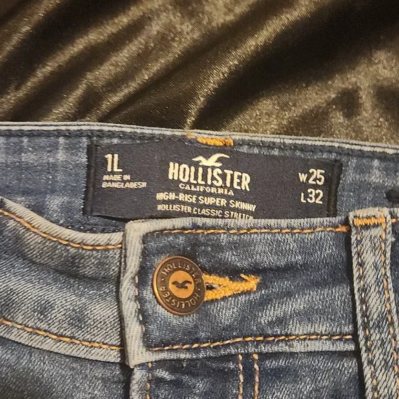 Hollister Jeans - Picture 2 of 15